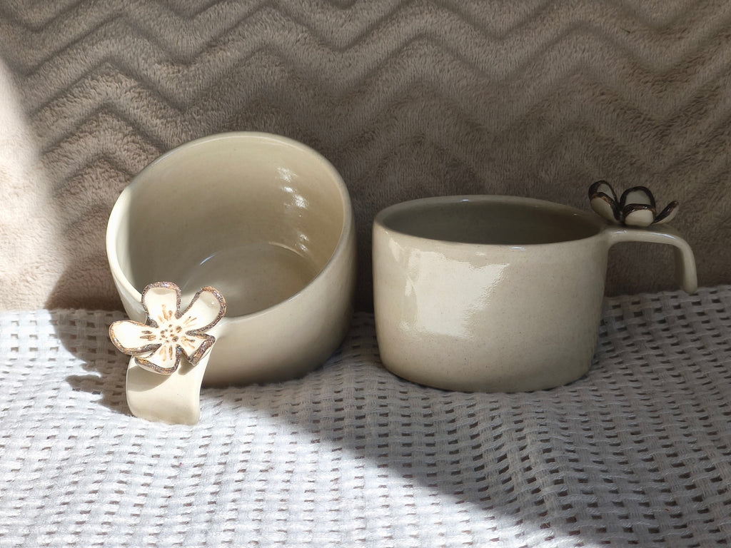 Tasse avec anse fleur (petit défaut)